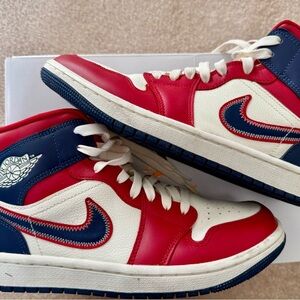 Women’s Nike Air Jordan 1 SE- Size 9